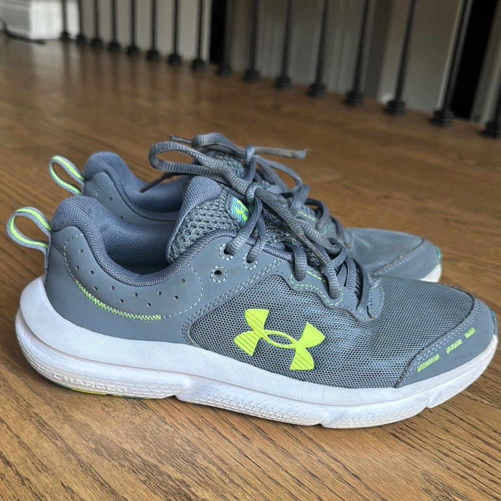Under Armour Charged Assert 10 Running Sneakers Size 6.5Y